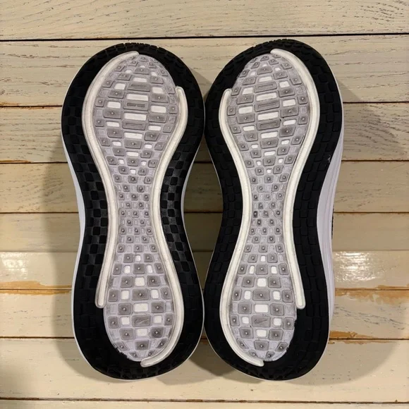 Nike Women's Black and White Athletic Shoes. Vomero Plus - Picture 11 of 12